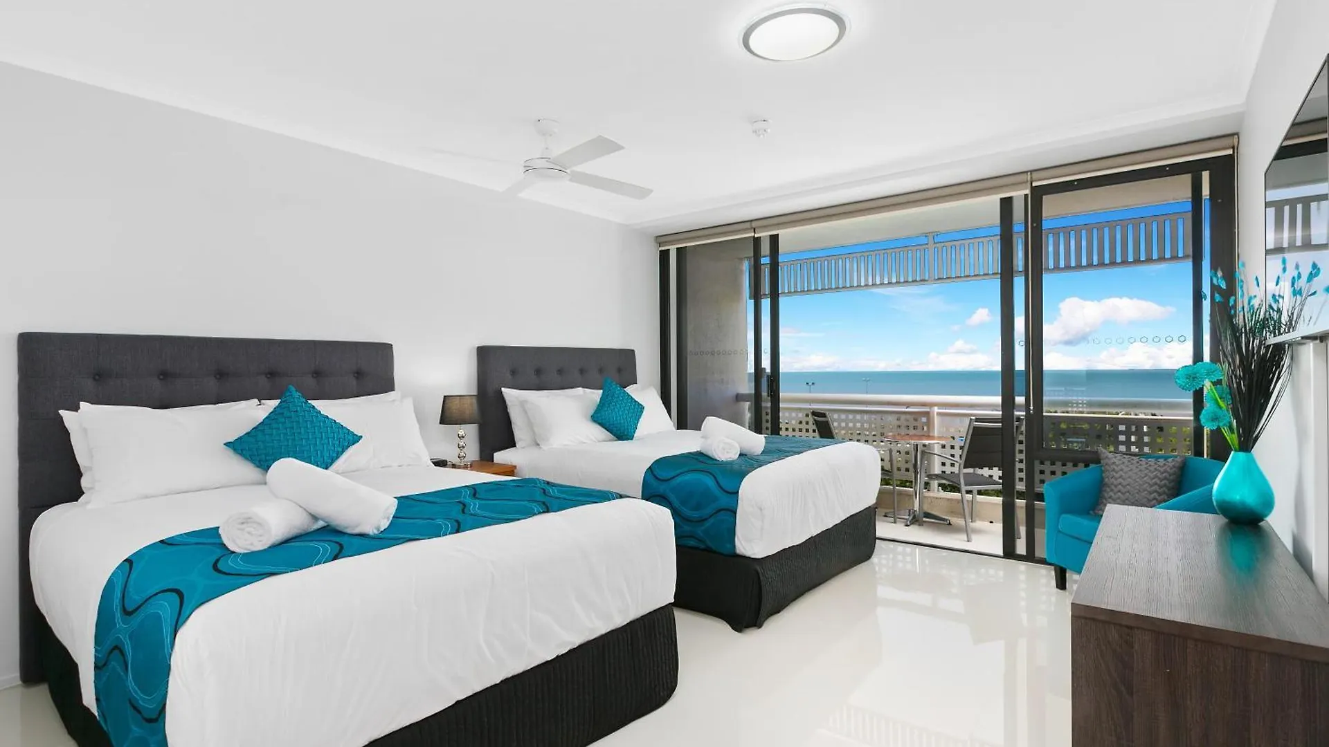 Cairns Luxury Waterview Apartment