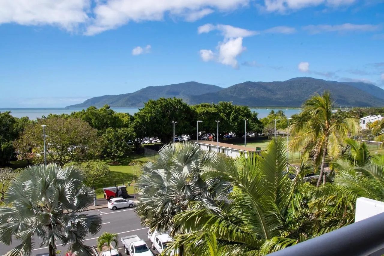 Cairns Luxury Waterview Apartment